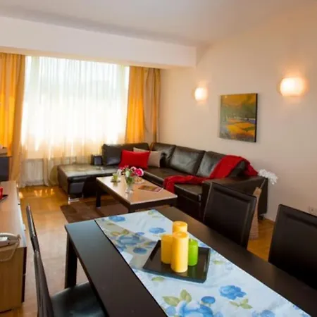 Alba - Prime Location Apartment *