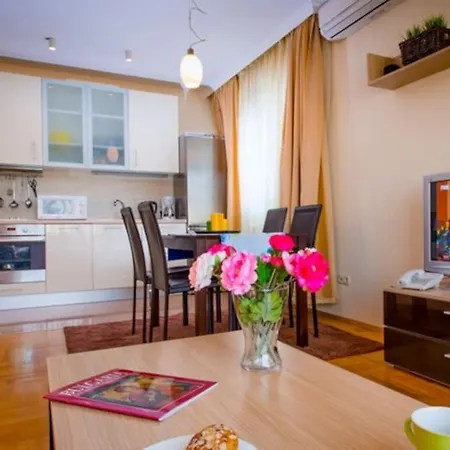 Alba - Prime Location Apartment *
